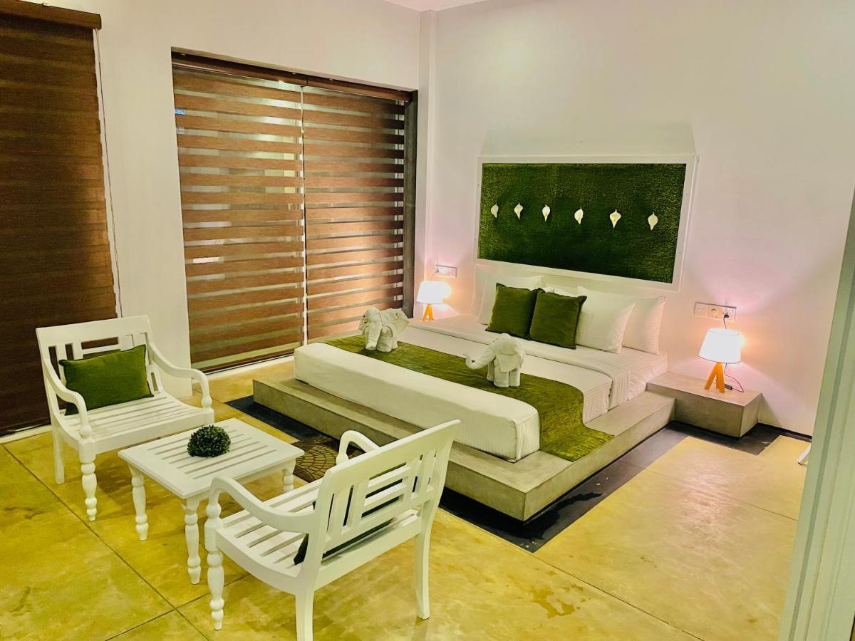 8 Plus Motels نيجومبو المظهر الخارجي الصورة