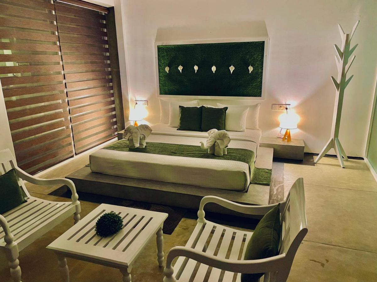 8 Plus Motels نيجومبو المظهر الخارجي الصورة