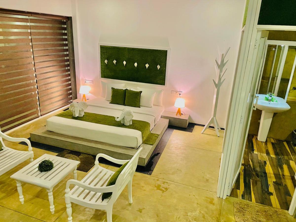 8 Plus Motels نيجومبو المظهر الخارجي الصورة