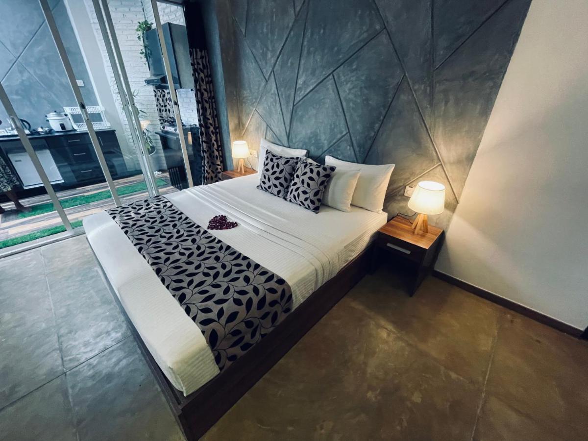 8 Plus Motels نيجومبو المظهر الخارجي الصورة
