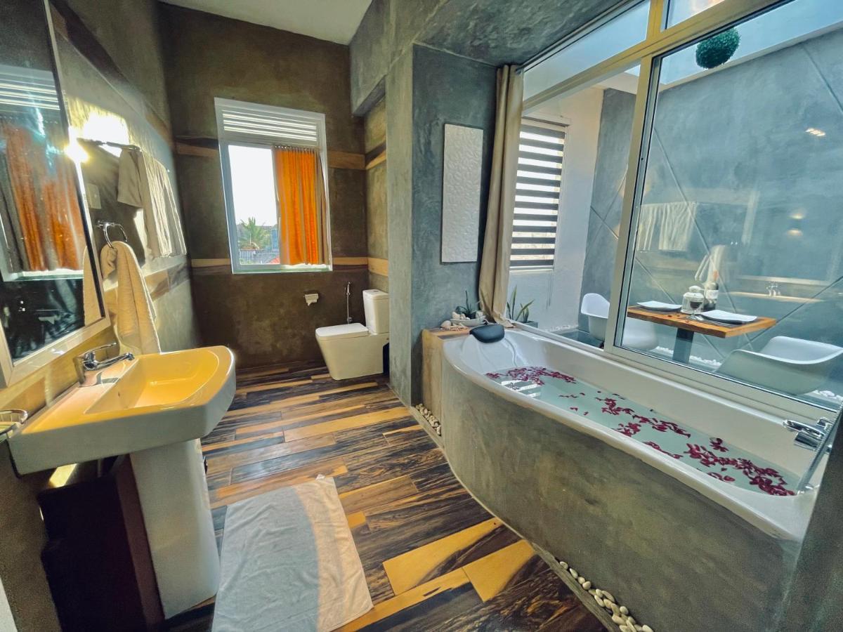 8 Plus Motels نيجومبو المظهر الخارجي الصورة