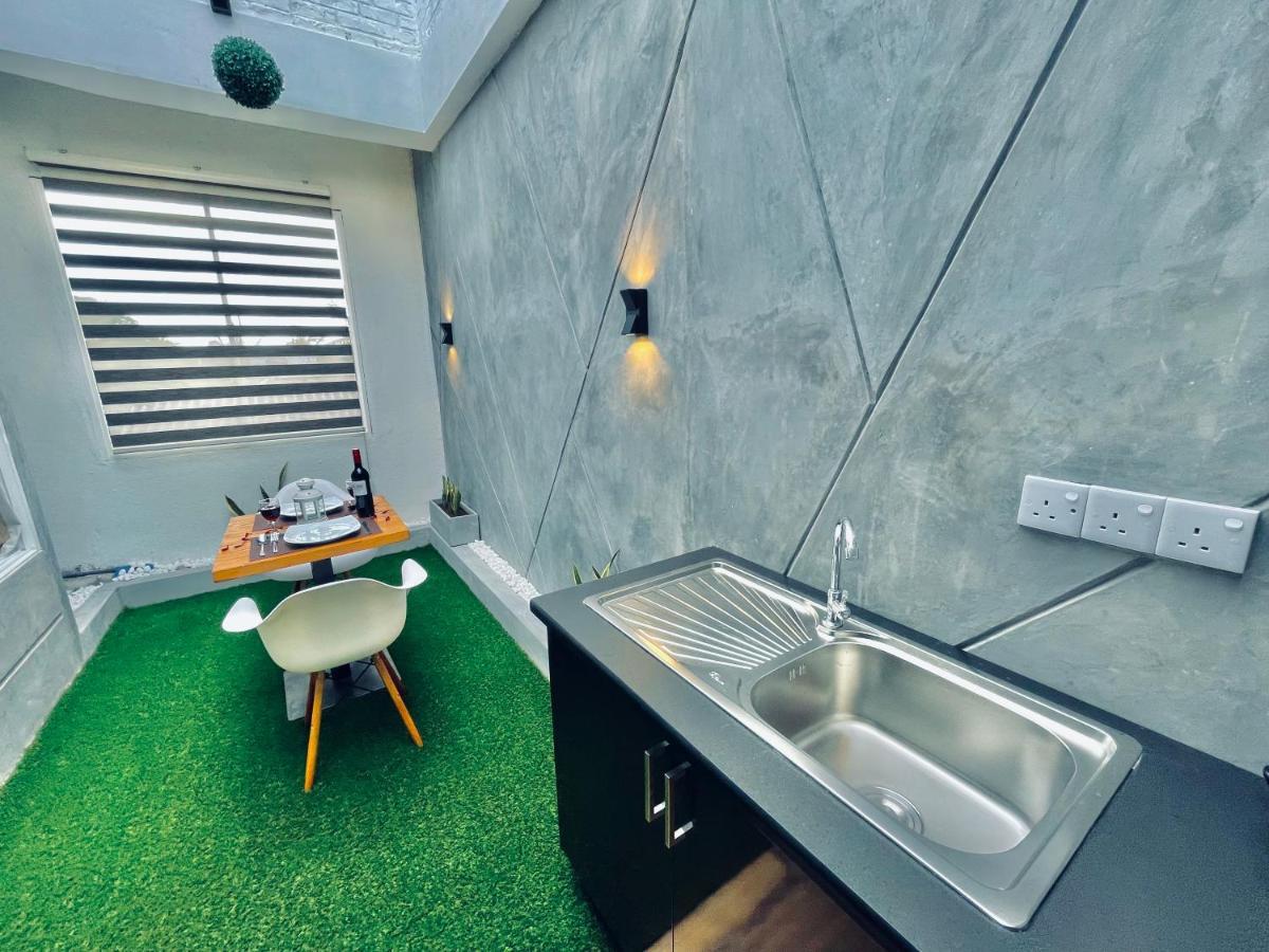 8 Plus Motels نيجومبو المظهر الخارجي الصورة