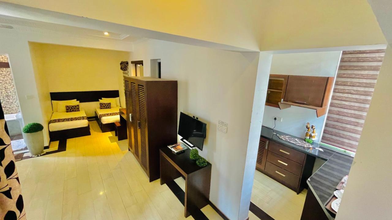 8 Plus Motels نيجومبو المظهر الخارجي الصورة