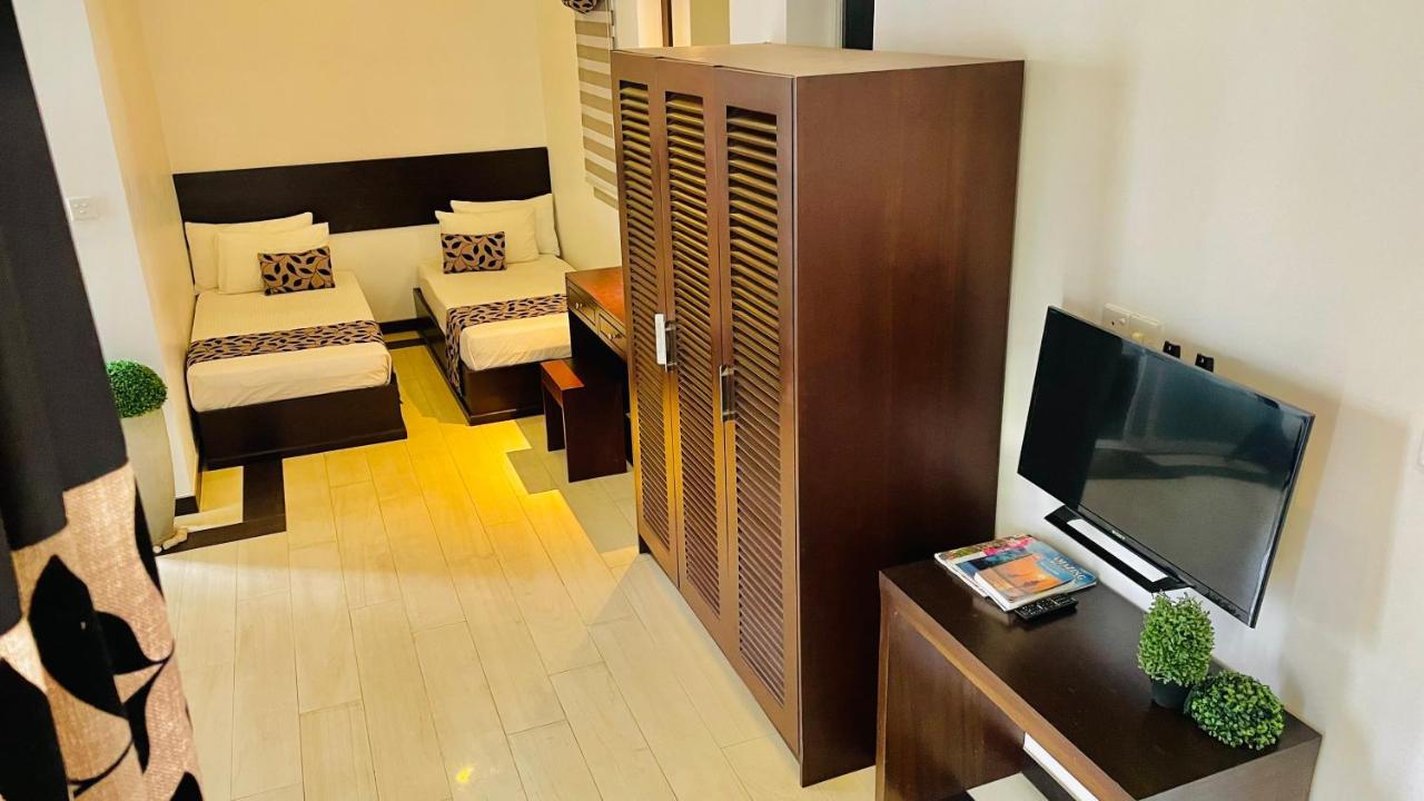 8 Plus Motels نيجومبو المظهر الخارجي الصورة