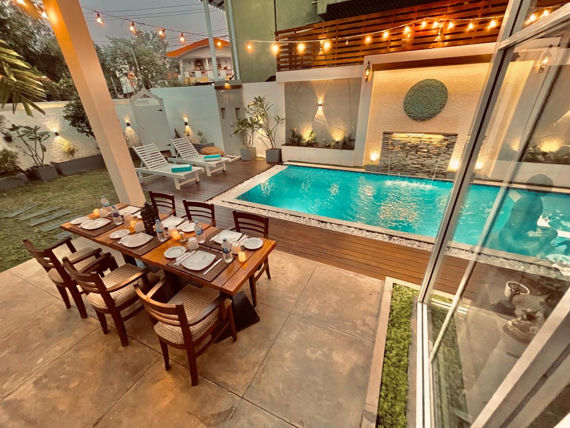 8 Plus Motels نيجومبو المظهر الخارجي الصورة