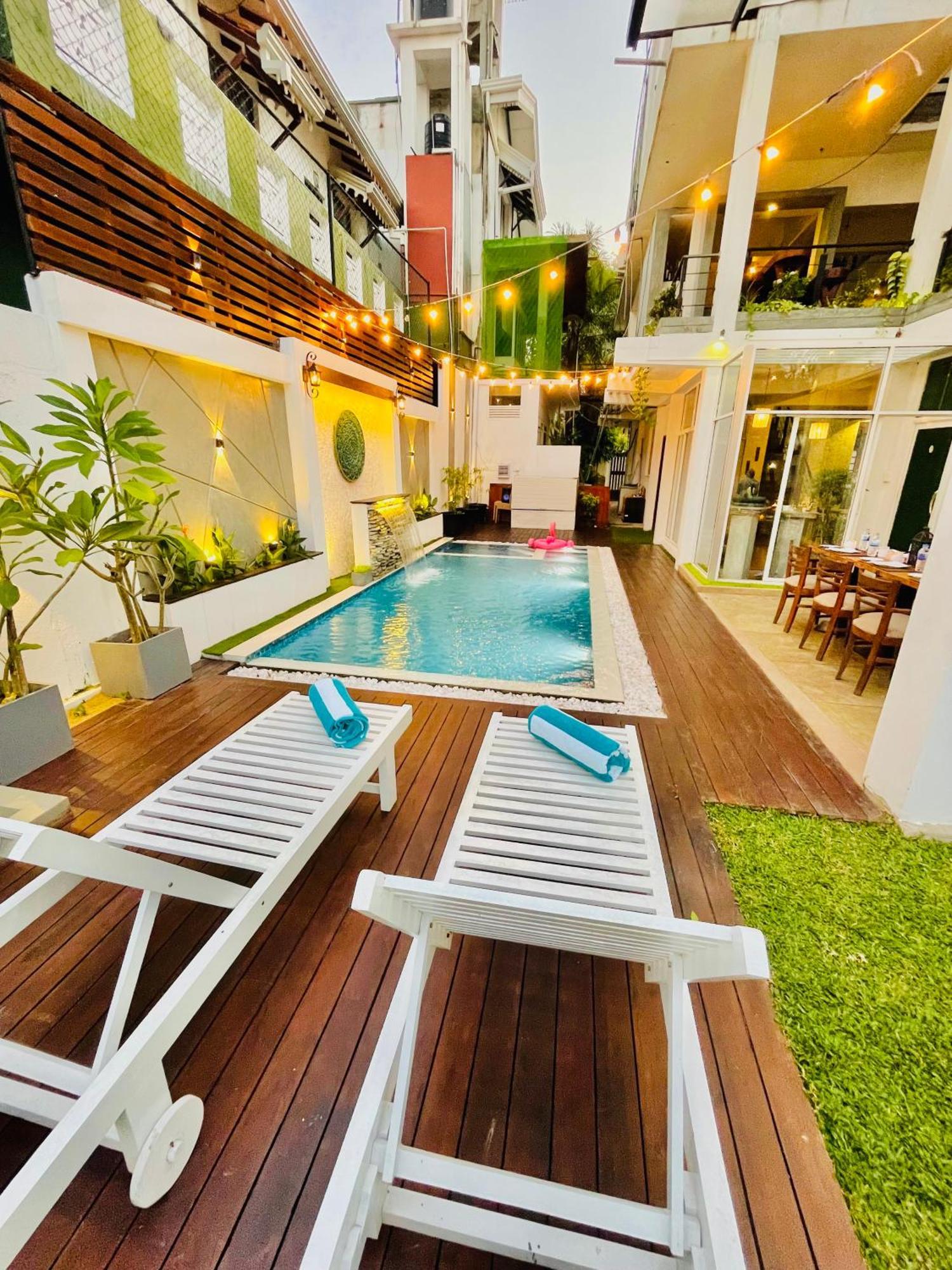 8 Plus Motels نيجومبو المظهر الخارجي الصورة
