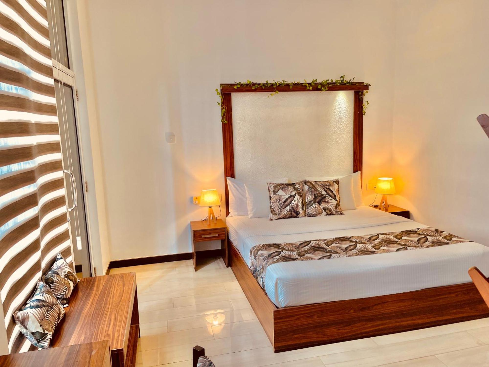 8 Plus Motels نيجومبو المظهر الخارجي الصورة