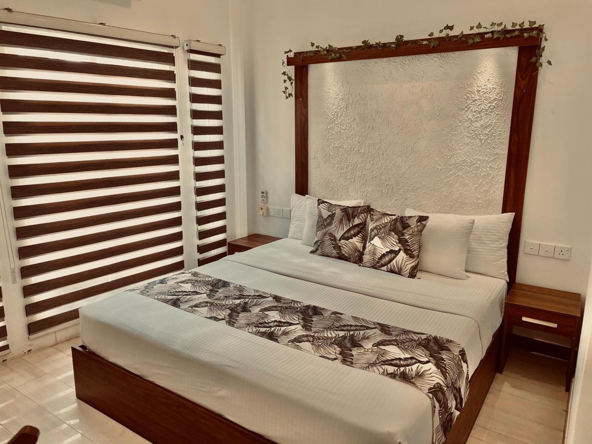 8 Plus Motels نيجومبو المظهر الخارجي الصورة
