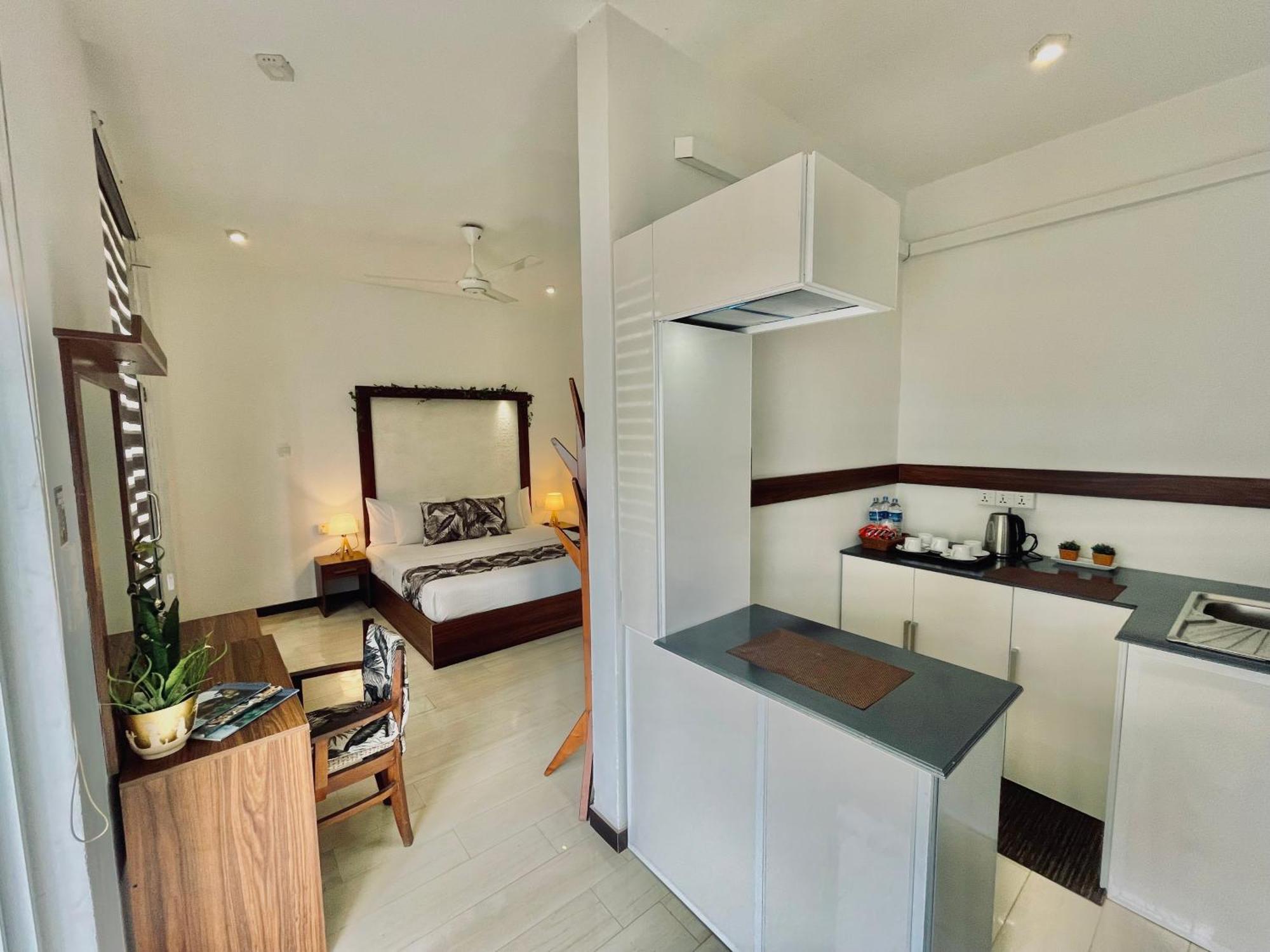 8 Plus Motels نيجومبو المظهر الخارجي الصورة