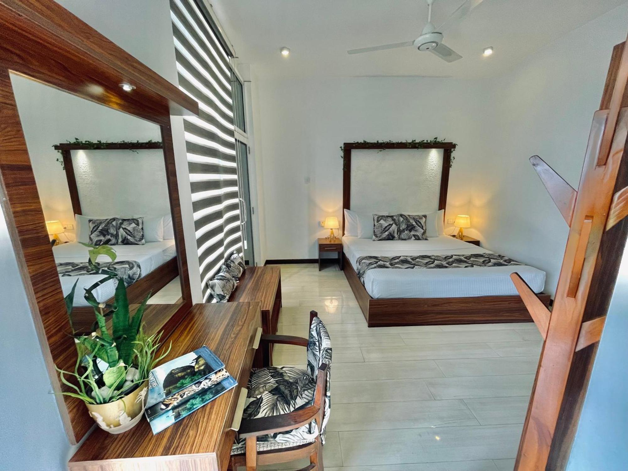 8 Plus Motels نيجومبو المظهر الخارجي الصورة