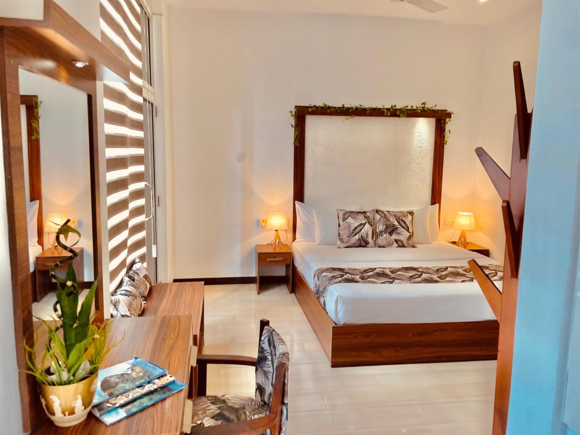 8 Plus Motels نيجومبو المظهر الخارجي الصورة