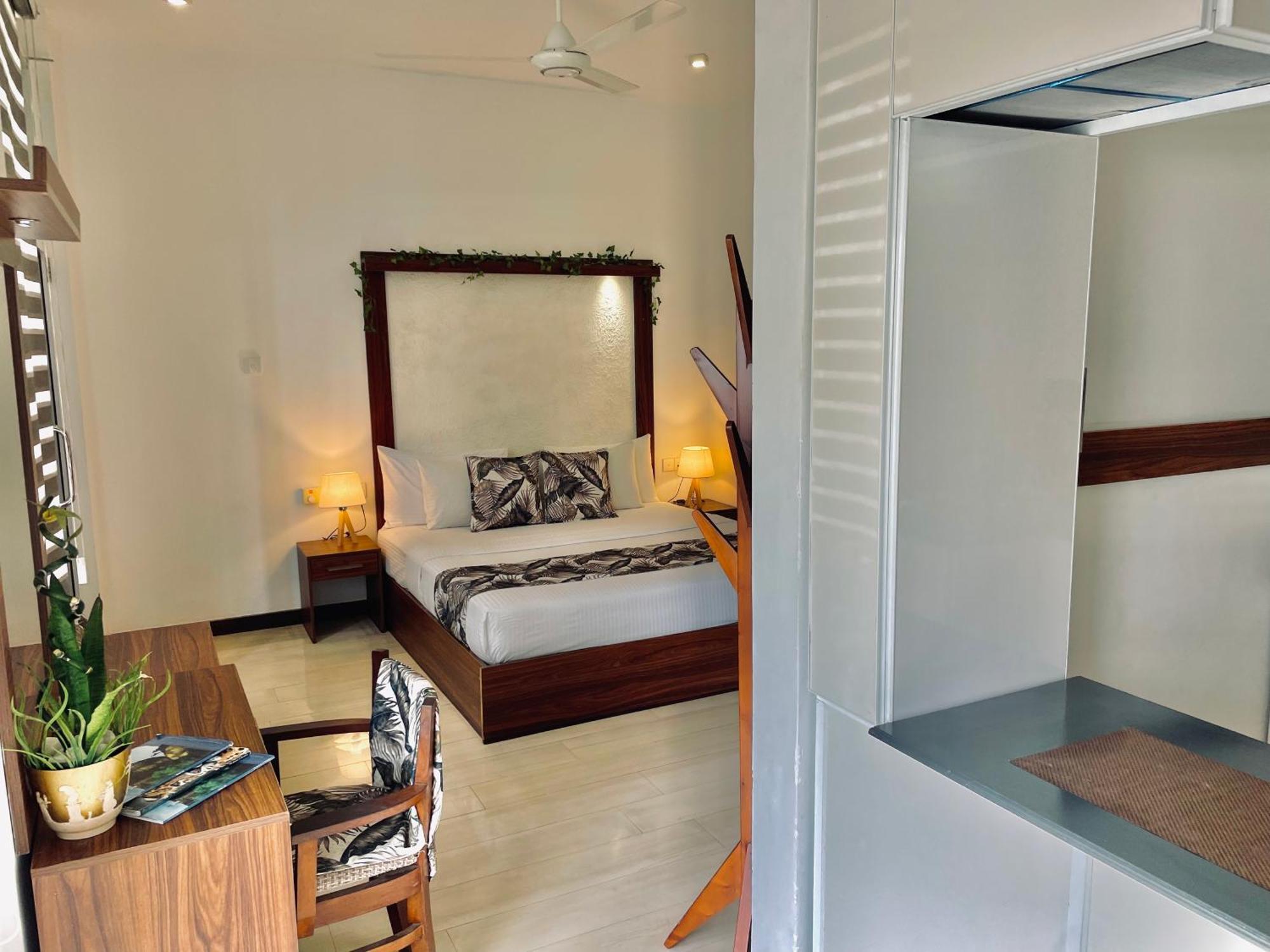 8 Plus Motels نيجومبو المظهر الخارجي الصورة