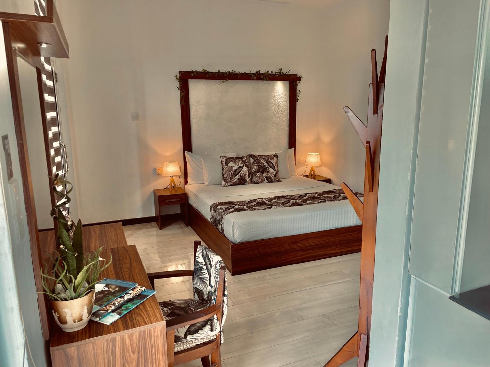 8 Plus Motels نيجومبو المظهر الخارجي الصورة