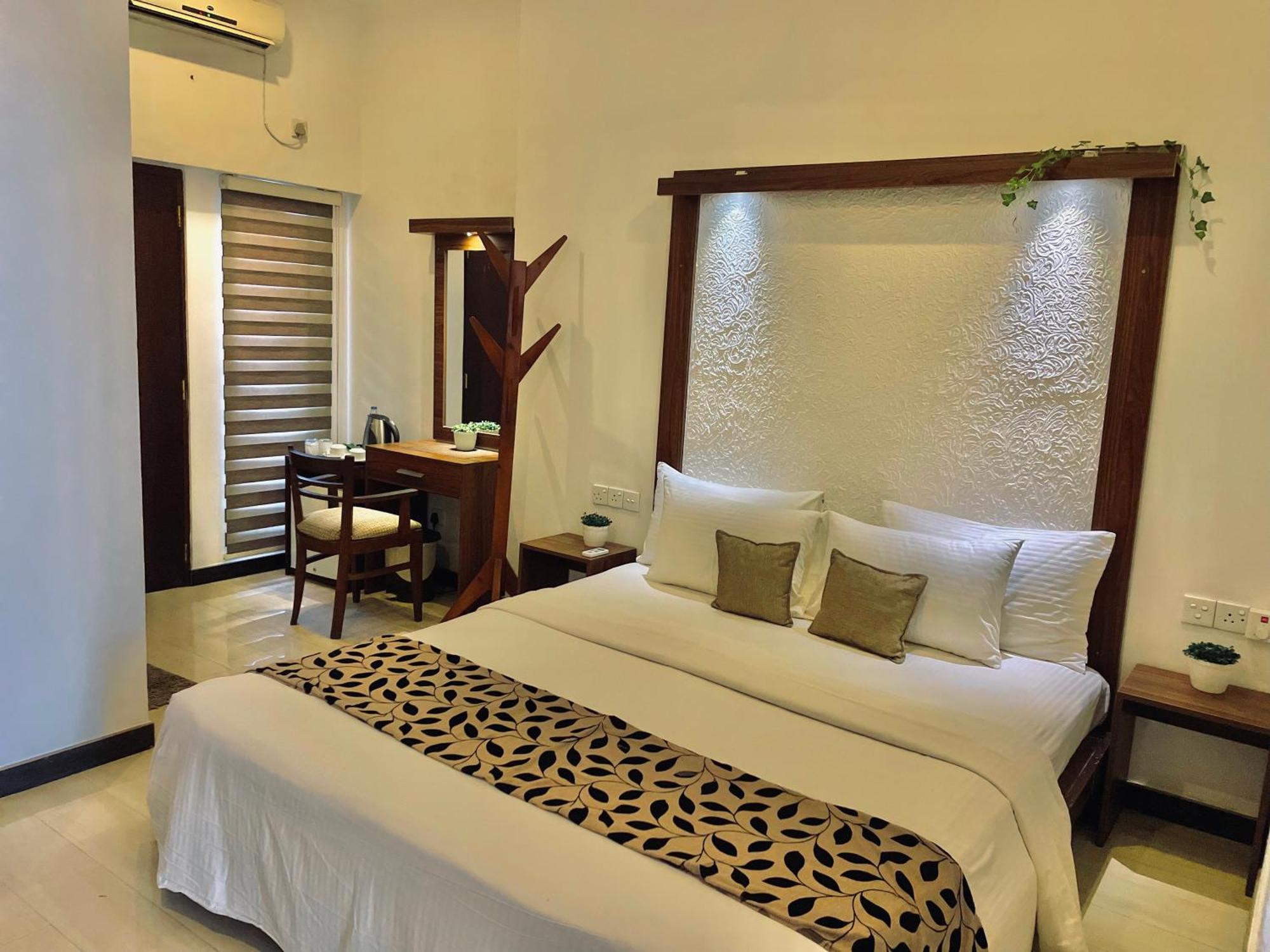 8 Plus Motels نيجومبو المظهر الخارجي الصورة