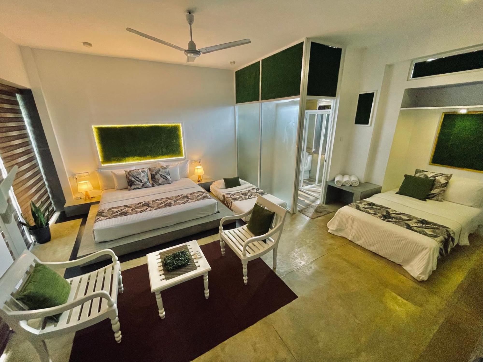 8 Plus Motels نيجومبو المظهر الخارجي الصورة