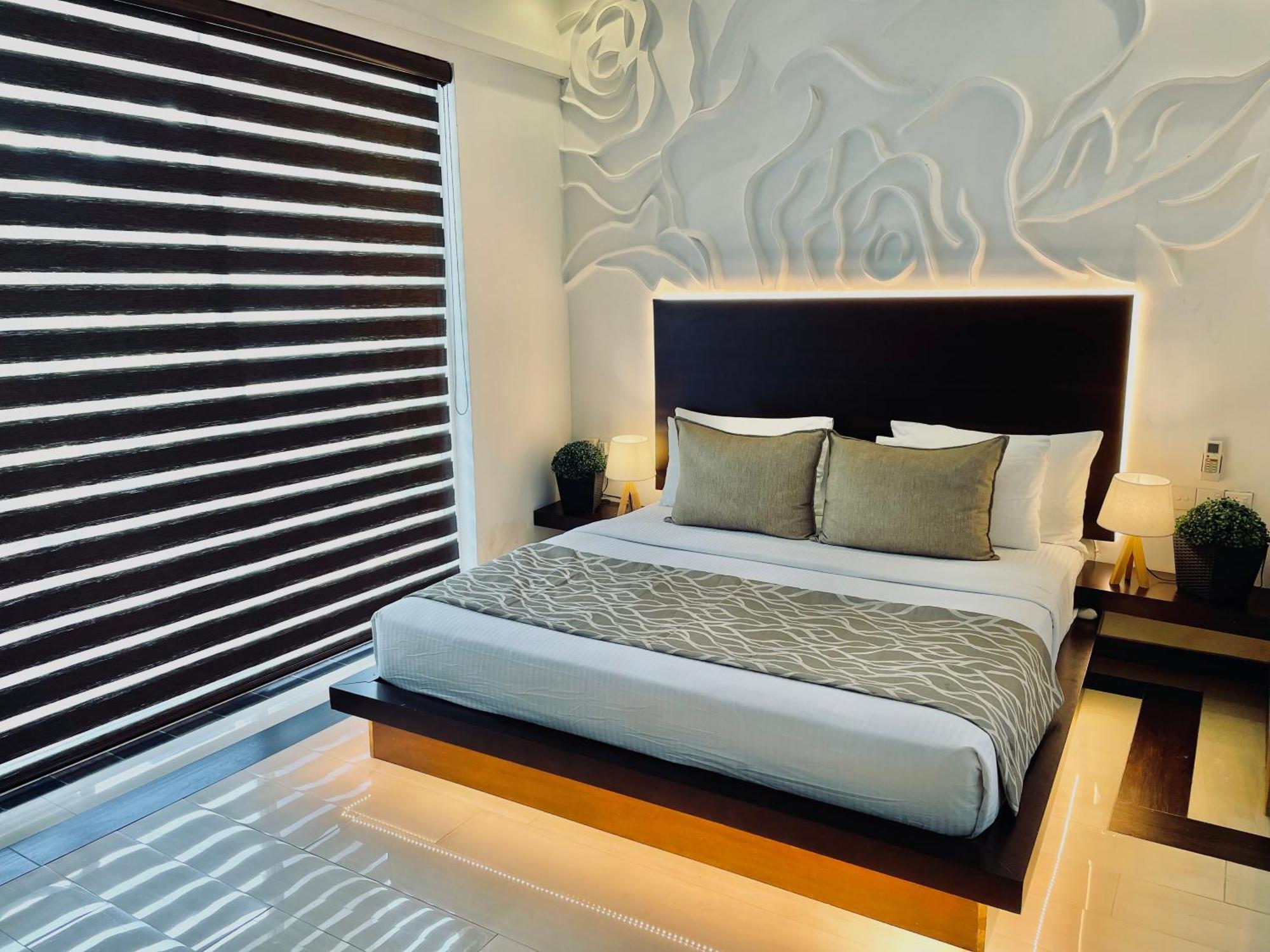 8 Plus Motels نيجومبو المظهر الخارجي الصورة