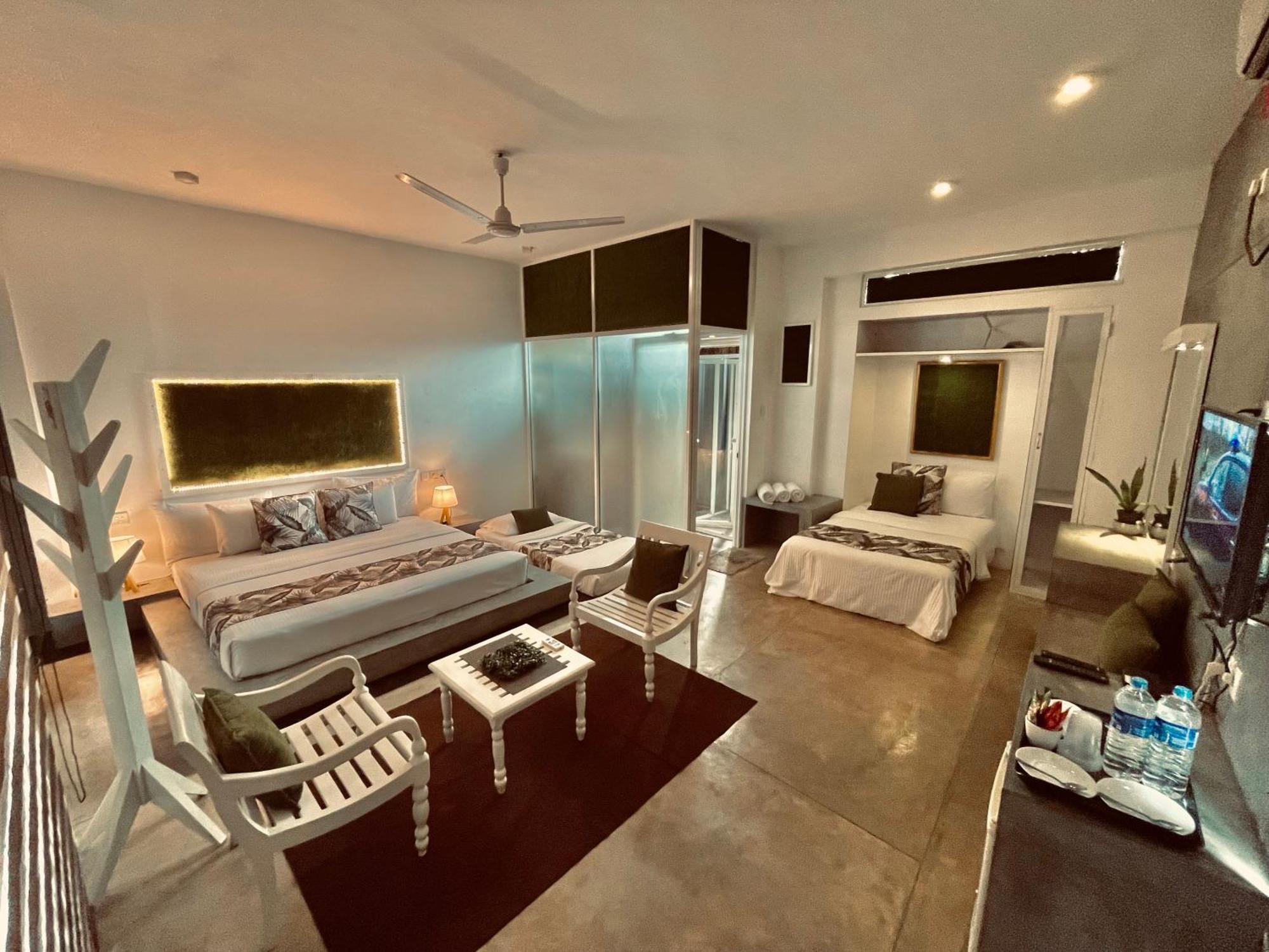 8 Plus Motels نيجومبو المظهر الخارجي الصورة