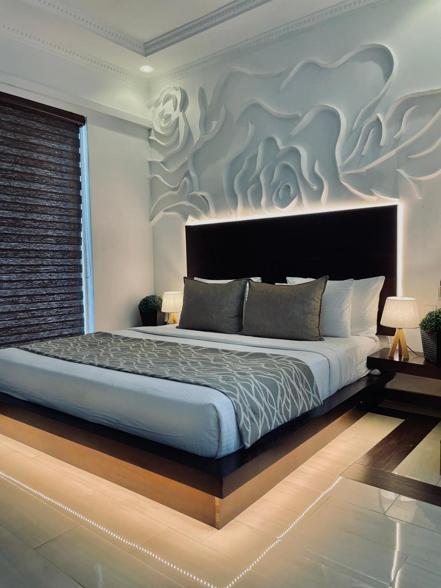 8 Plus Motels نيجومبو المظهر الخارجي الصورة