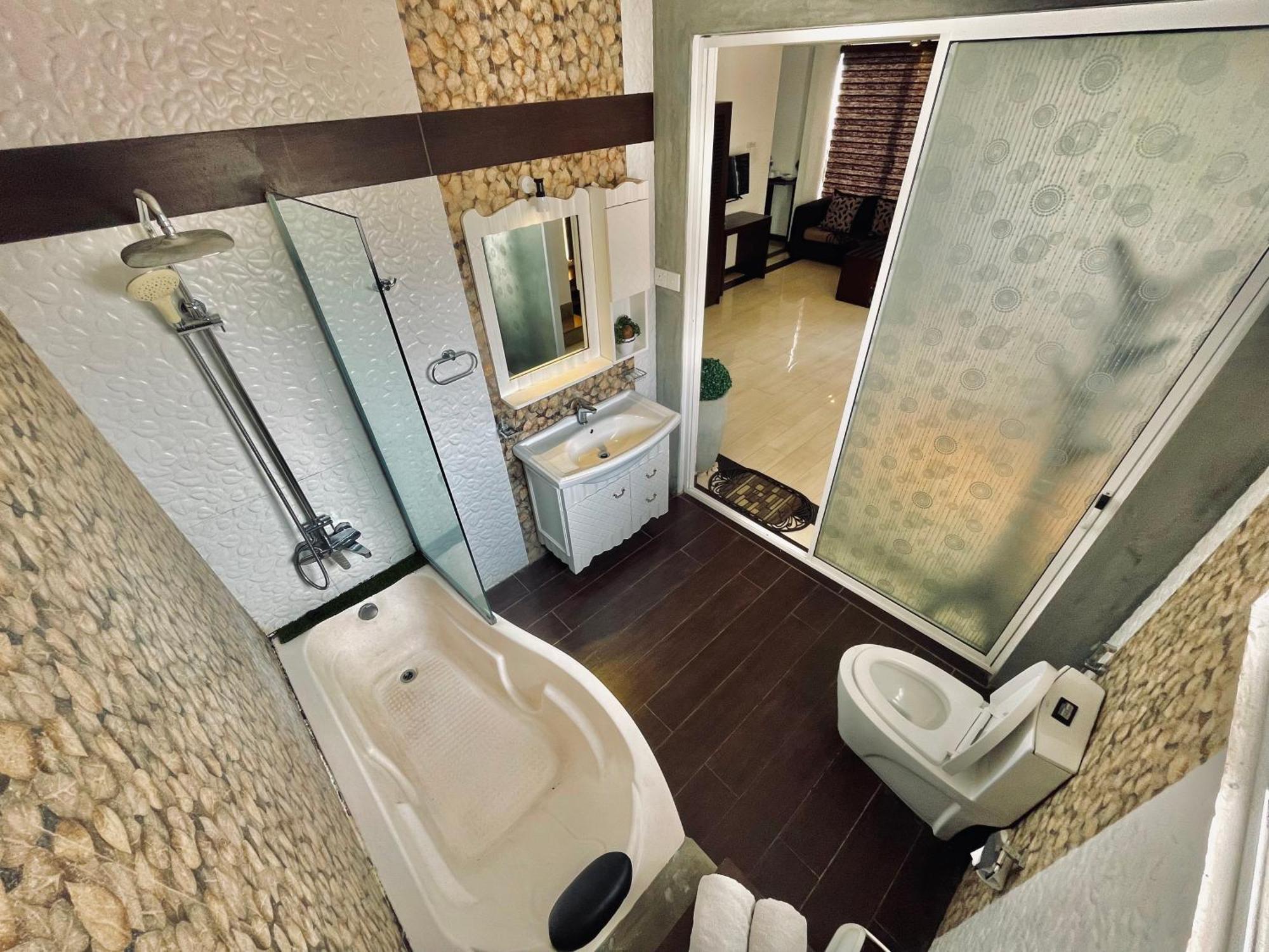 8 Plus Motels نيجومبو المظهر الخارجي الصورة