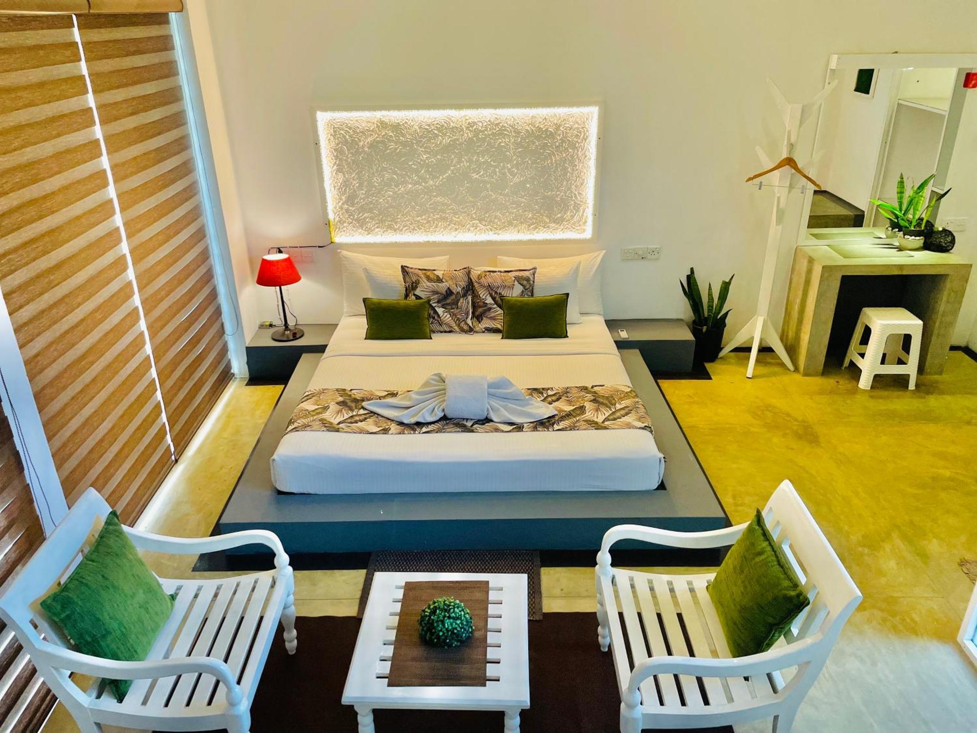 8 Plus Motels نيجومبو المظهر الخارجي الصورة