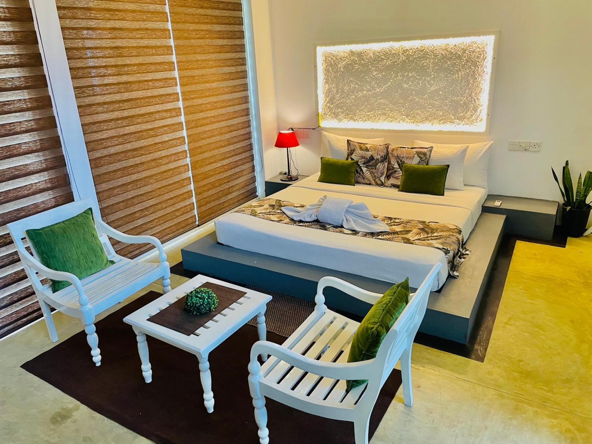 8 Plus Motels نيجومبو المظهر الخارجي الصورة