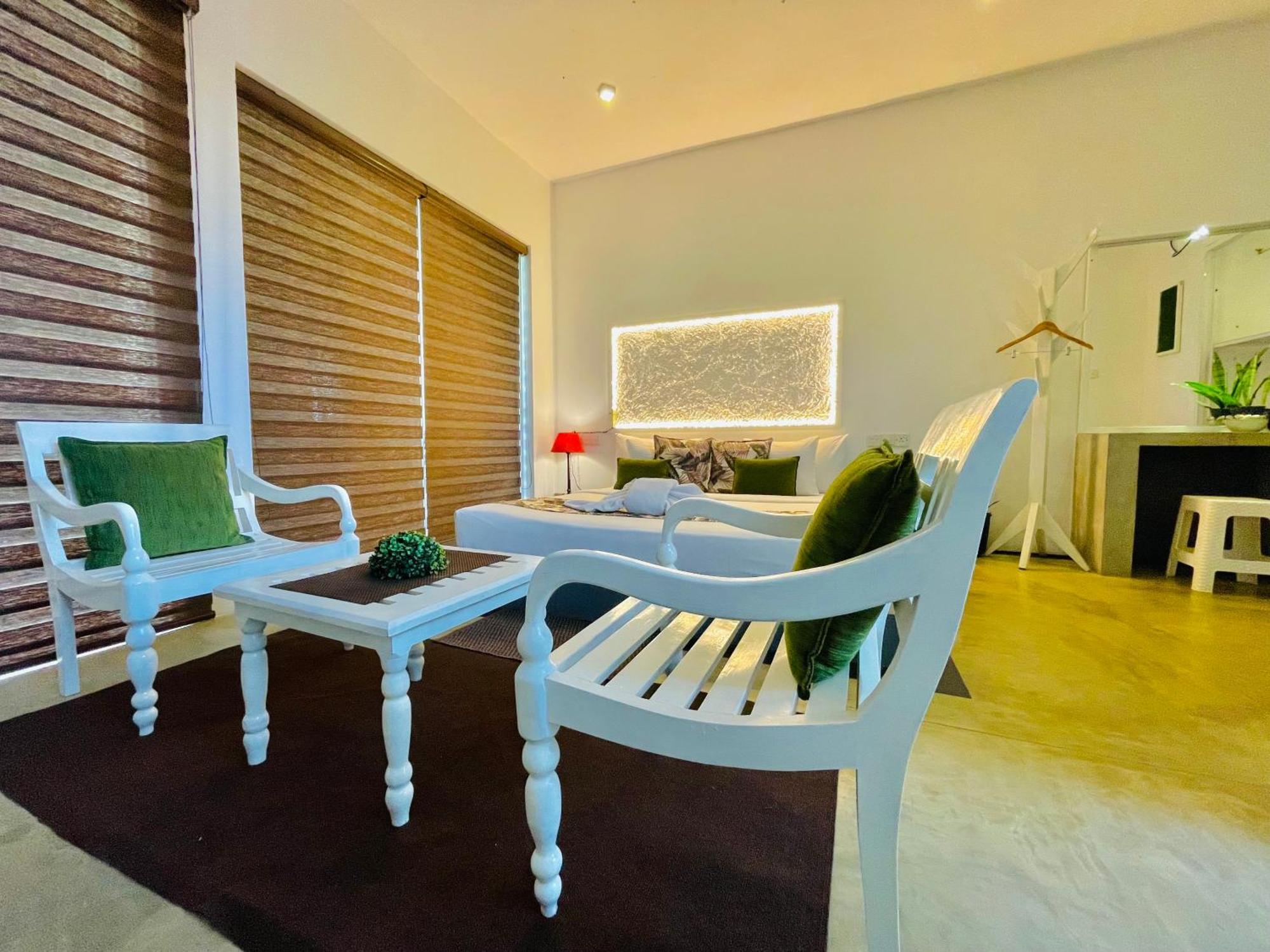 8 Plus Motels نيجومبو المظهر الخارجي الصورة