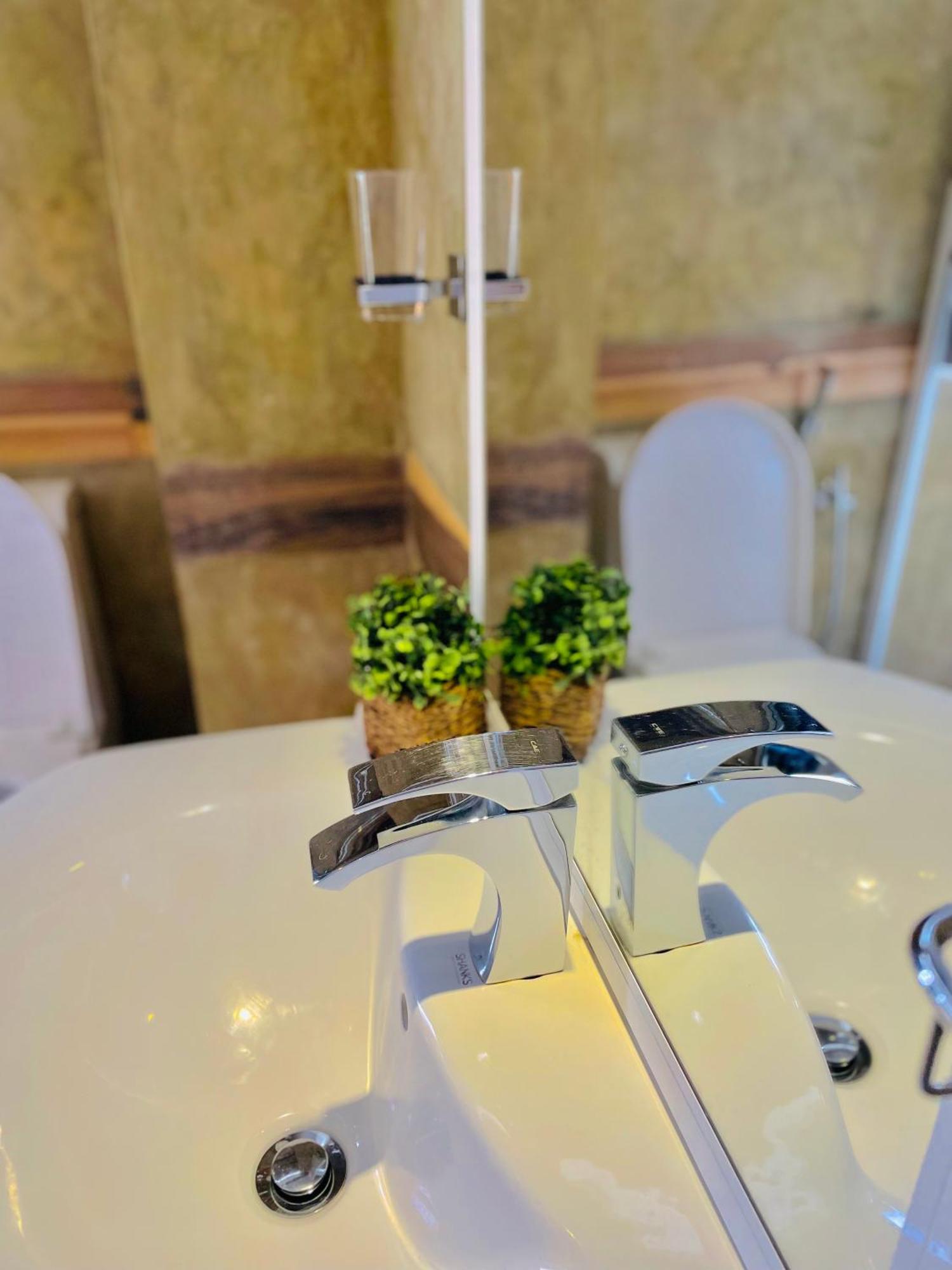 8 Plus Motels نيجومبو المظهر الخارجي الصورة